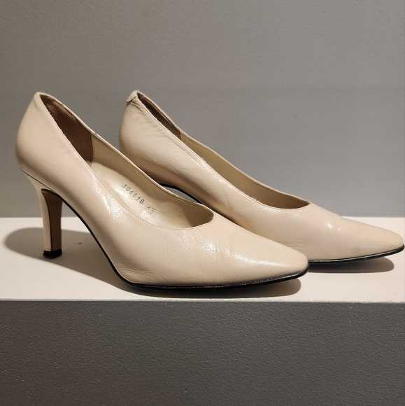 Mykonos Sz 6 1/2 Nude Heels - Picture 2 of 3